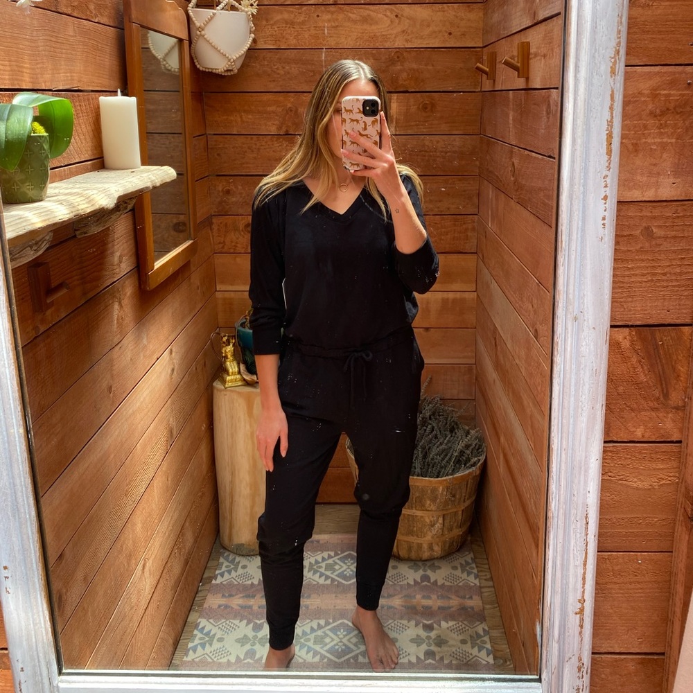 BEYOND YOGA MEANT TO V-NECK JUMPSUIT